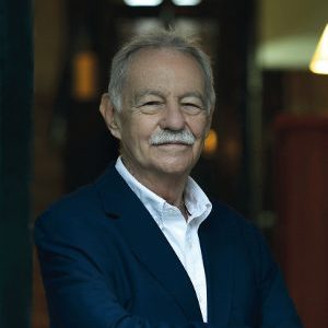 Eduardo Mendoza
